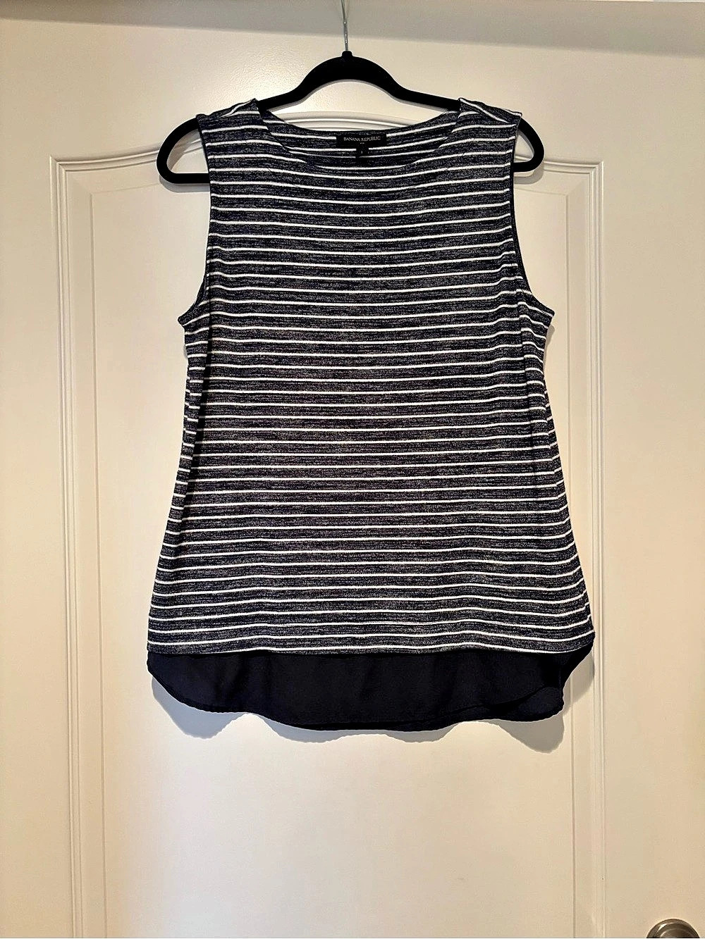 Banana Republic Striped Tank Top in Blue & White Size Large Like New
